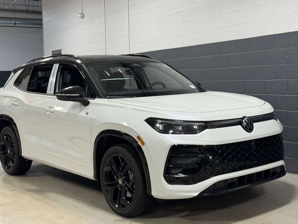 New 2026 Volkswagen Tiguan SE R-Line Black 2.0T SE R-Line Black 4MOTION