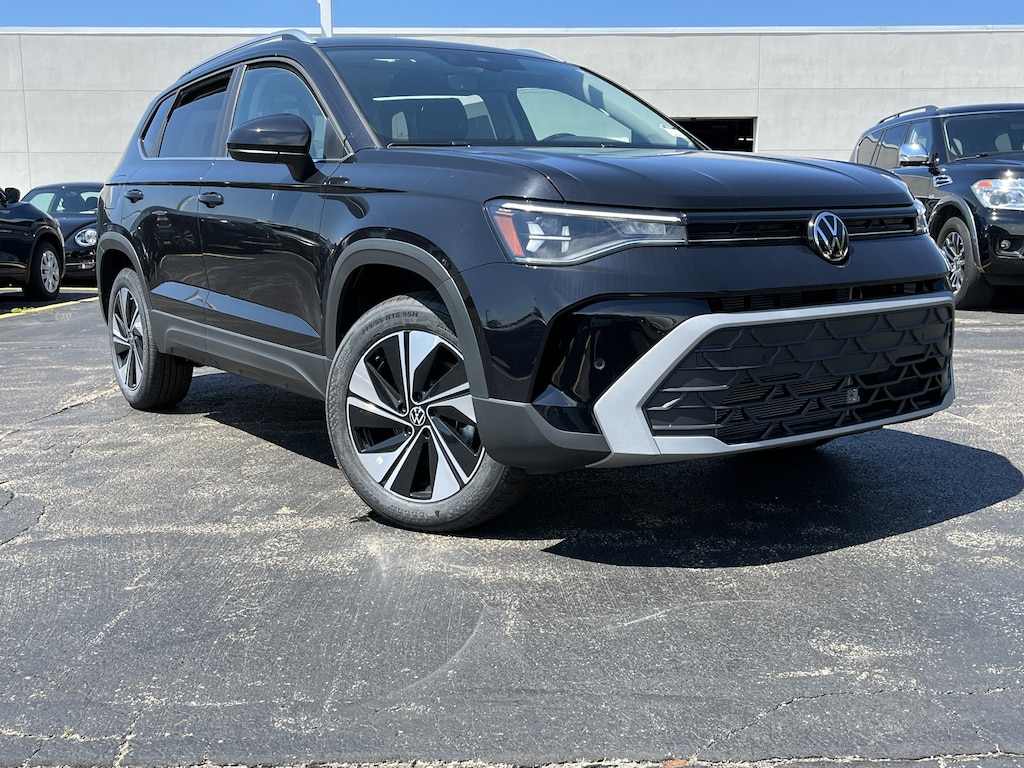 New 2026 Volkswagen Taos SE SE 4MOTION