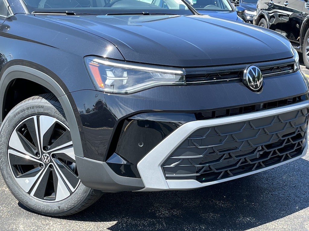 New 2026 Volkswagen Taos SE SE 4MOTION