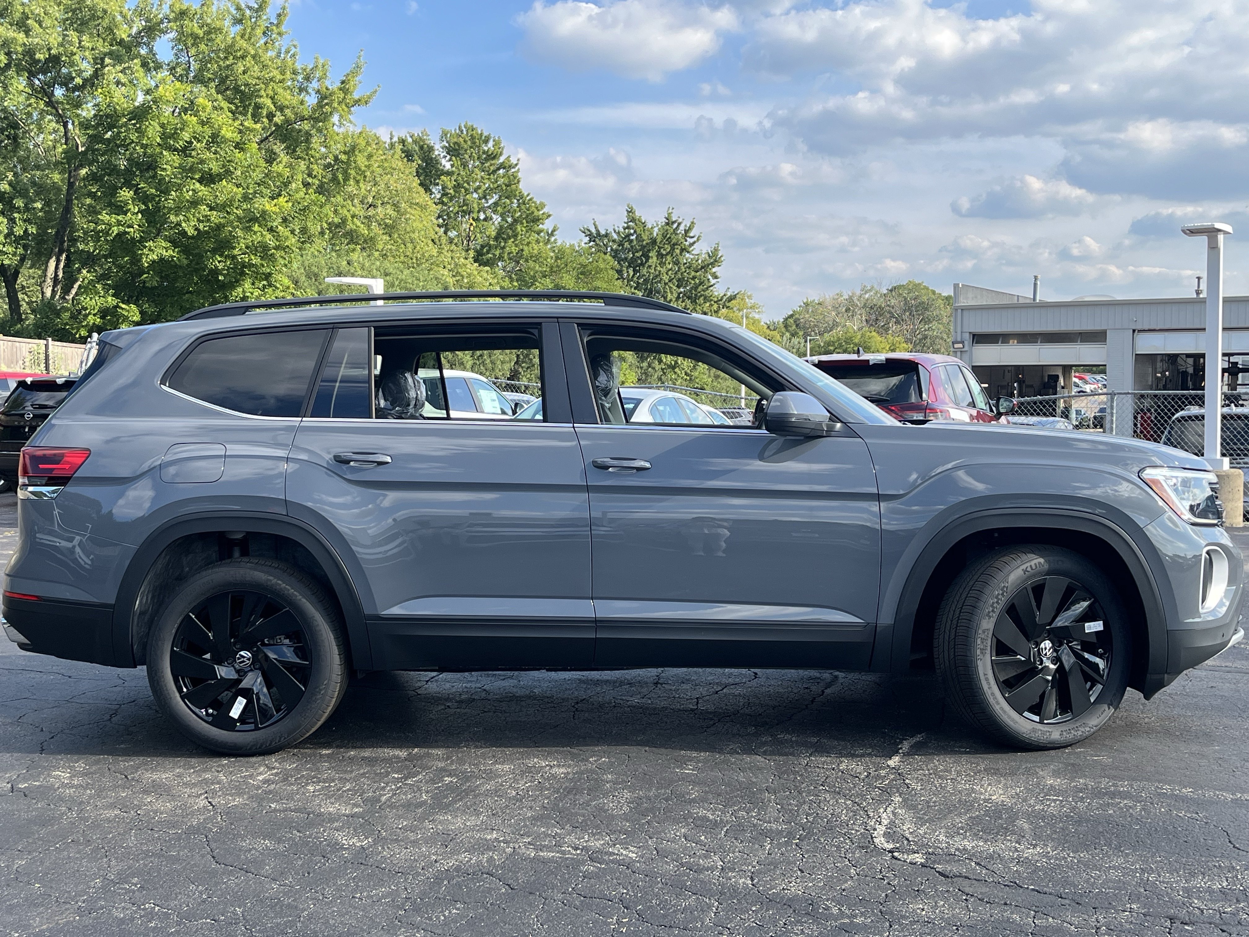 New 2026 Volkswagen Atlas 2.0T SE w/Technology 2.0T SE w/Technology 4MOTION