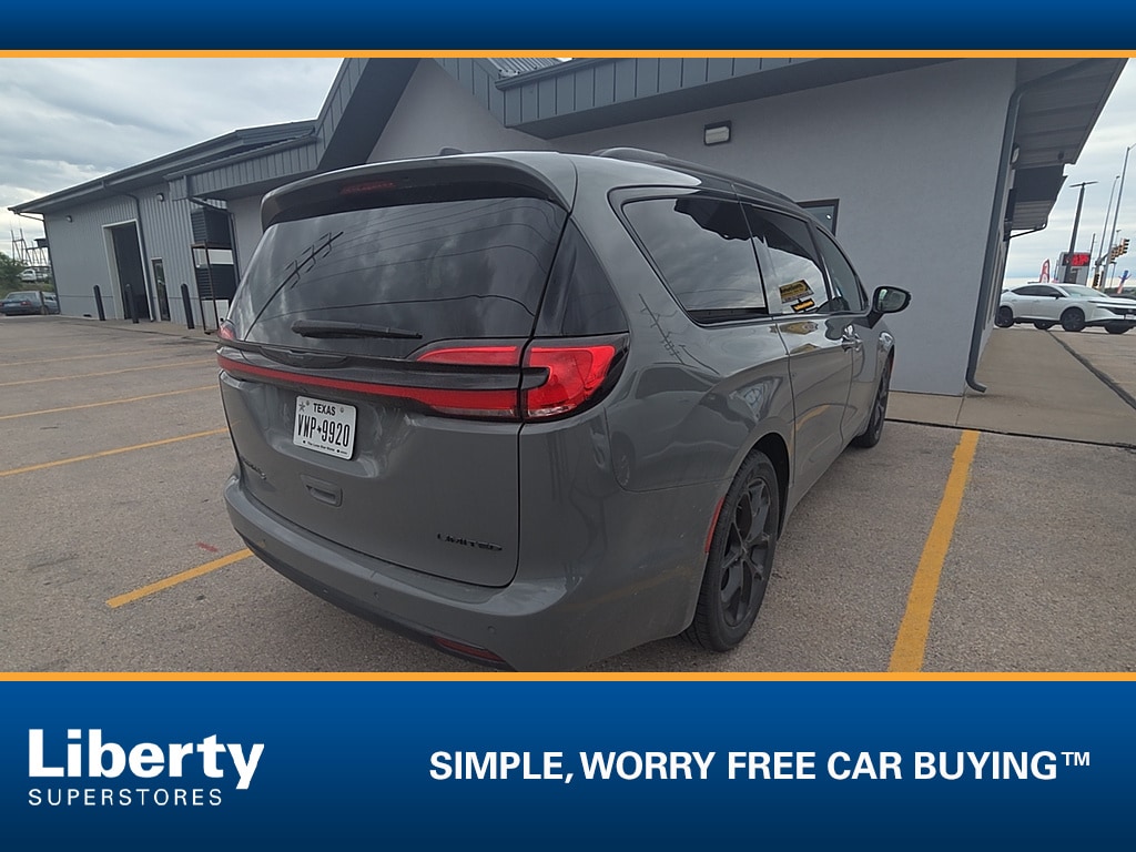 Used 2025 Chrysler Pacifica Limited