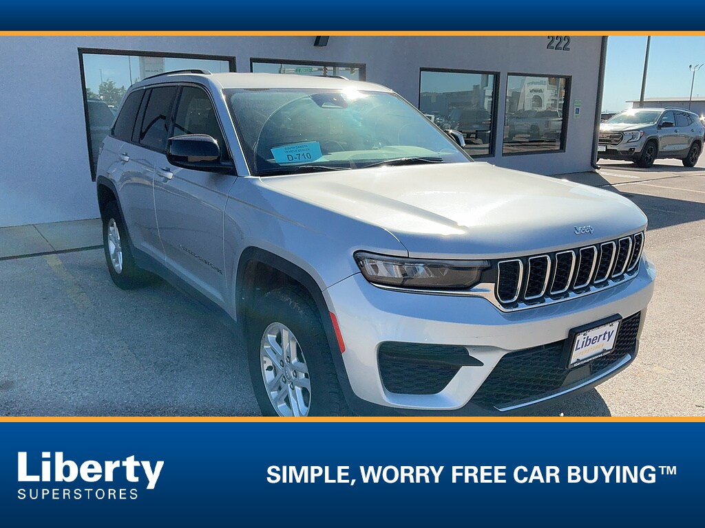 Used 2024 Jeep Grand Cherokee Laredo SUV