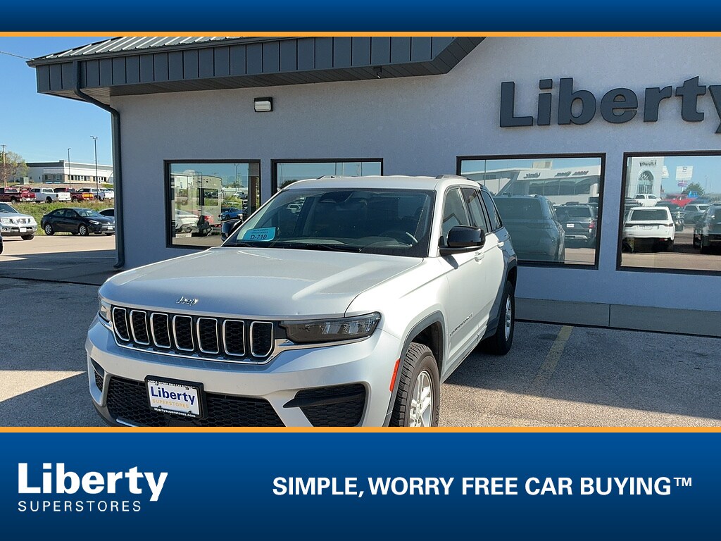 Used 2024 Jeep Grand Cherokee Laredo SUV