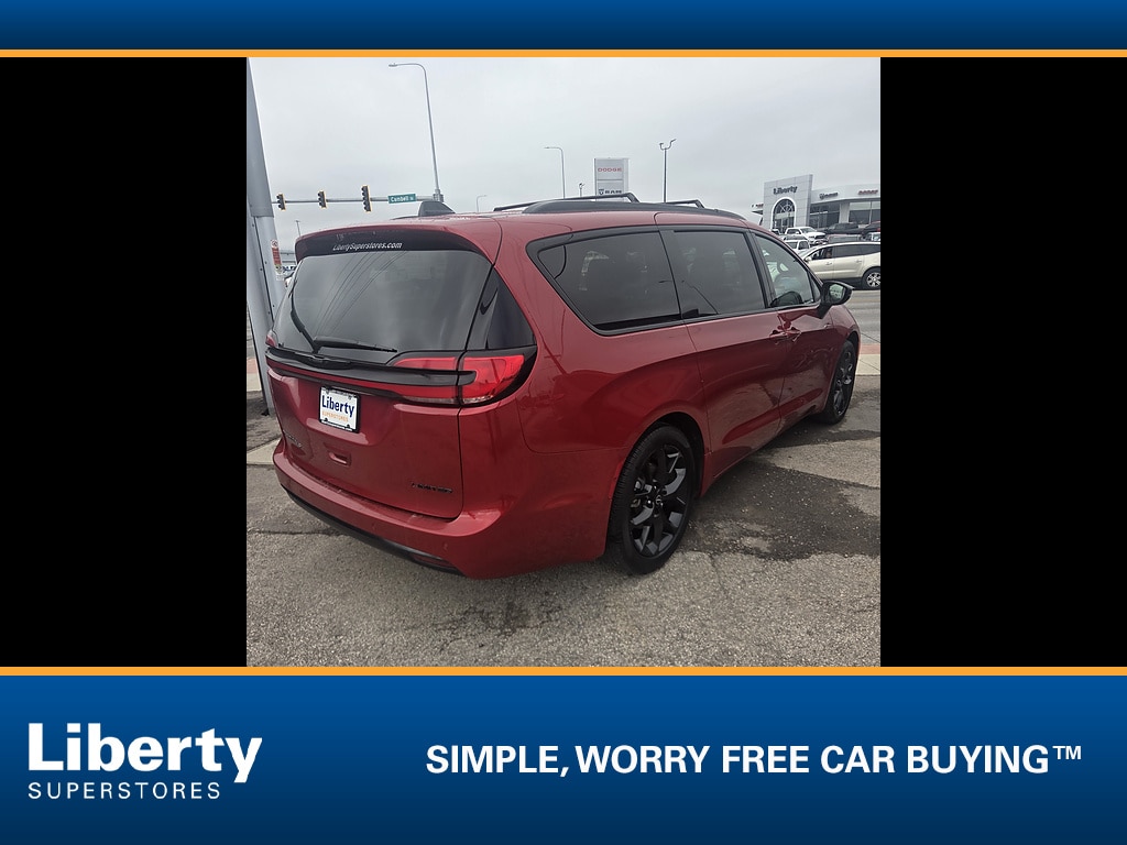 Used 2026 Chrysler Pacifica Limited