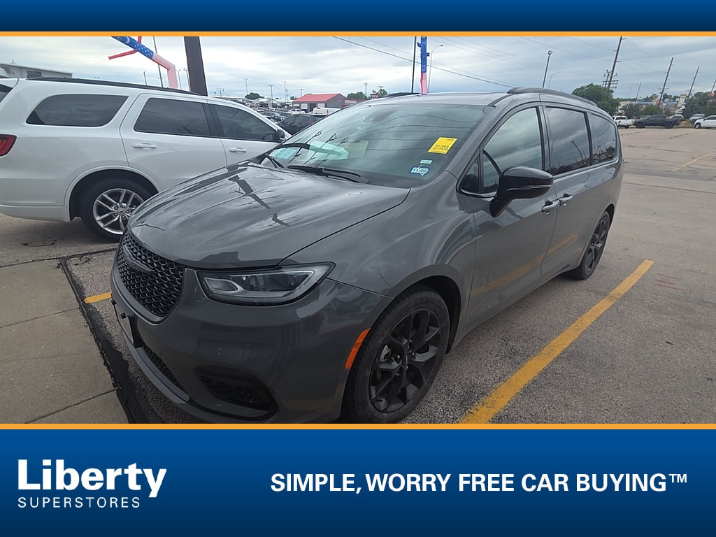 Used 2025 Chrysler Pacifica Limited