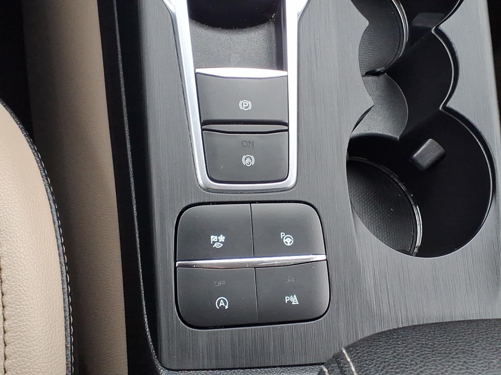 2020 Ford Escape Titanium - Photo 18