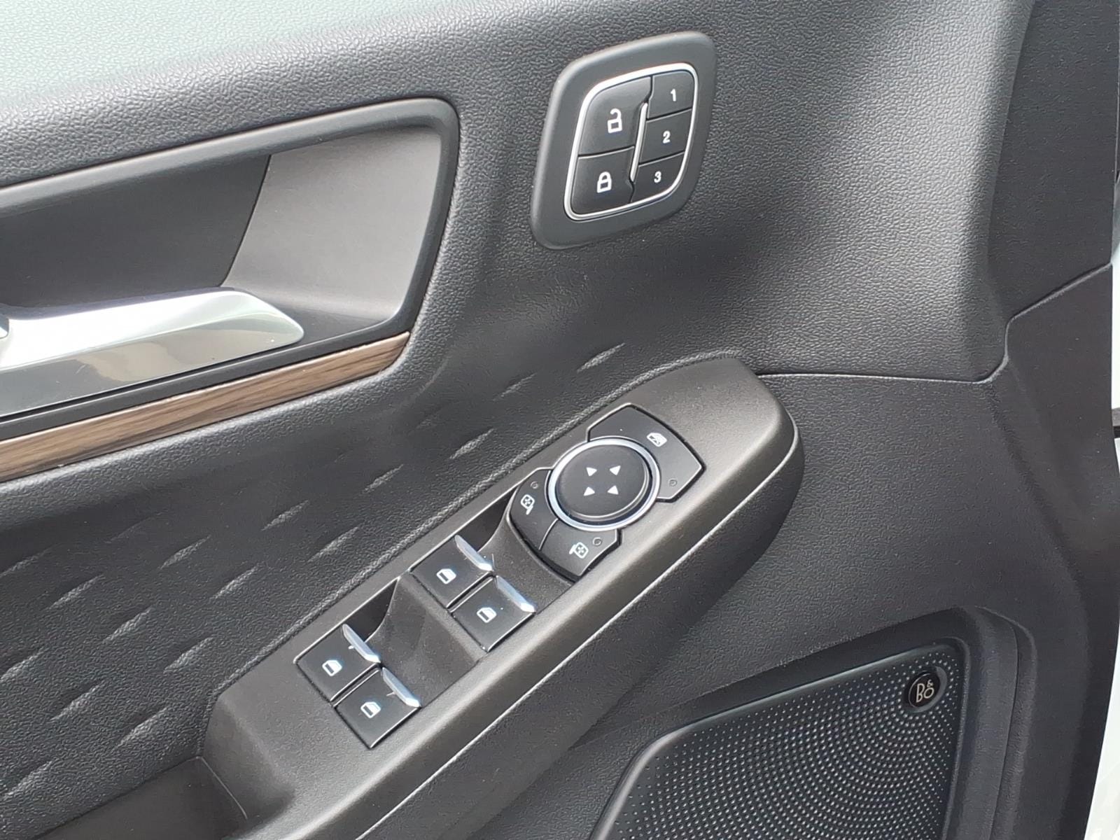 2020 Ford Escape Titanium - Photo 19