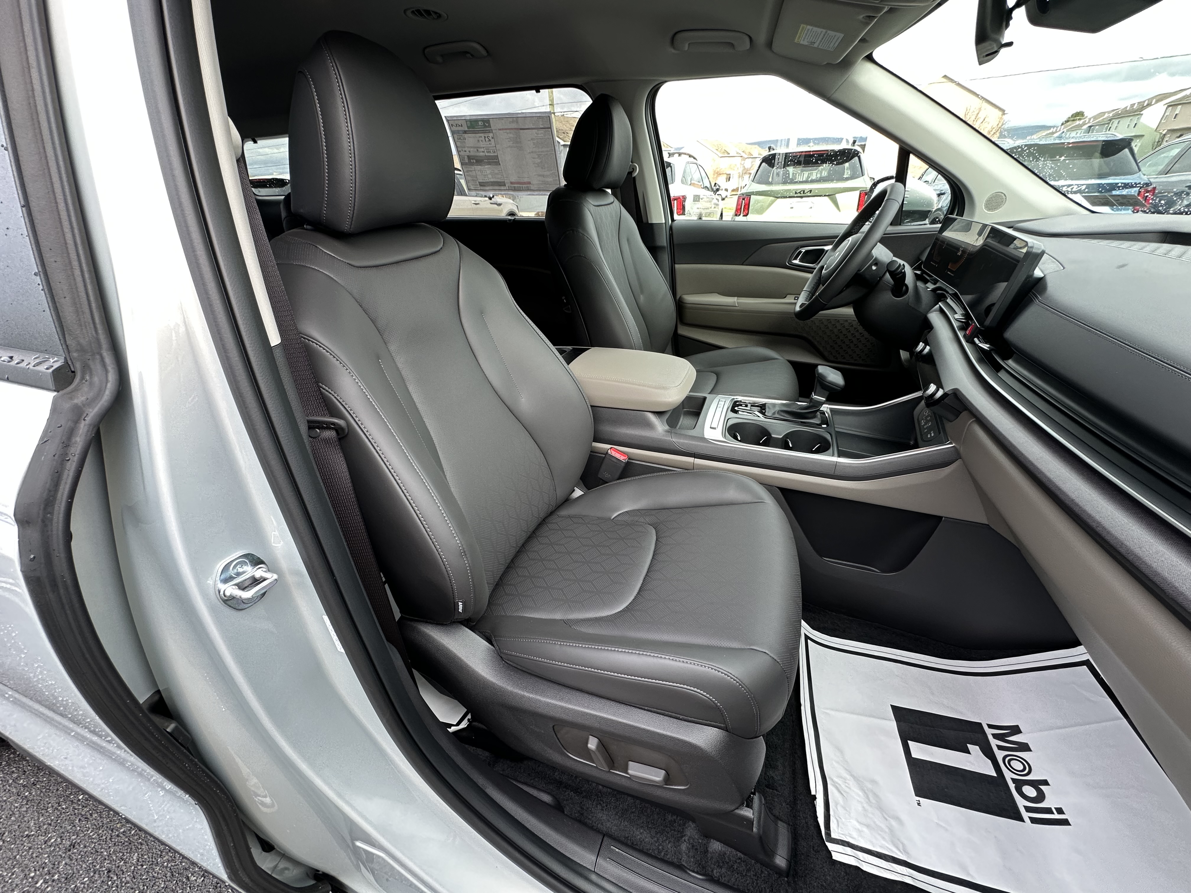 2026 Kia Carnival EX - Photo 23