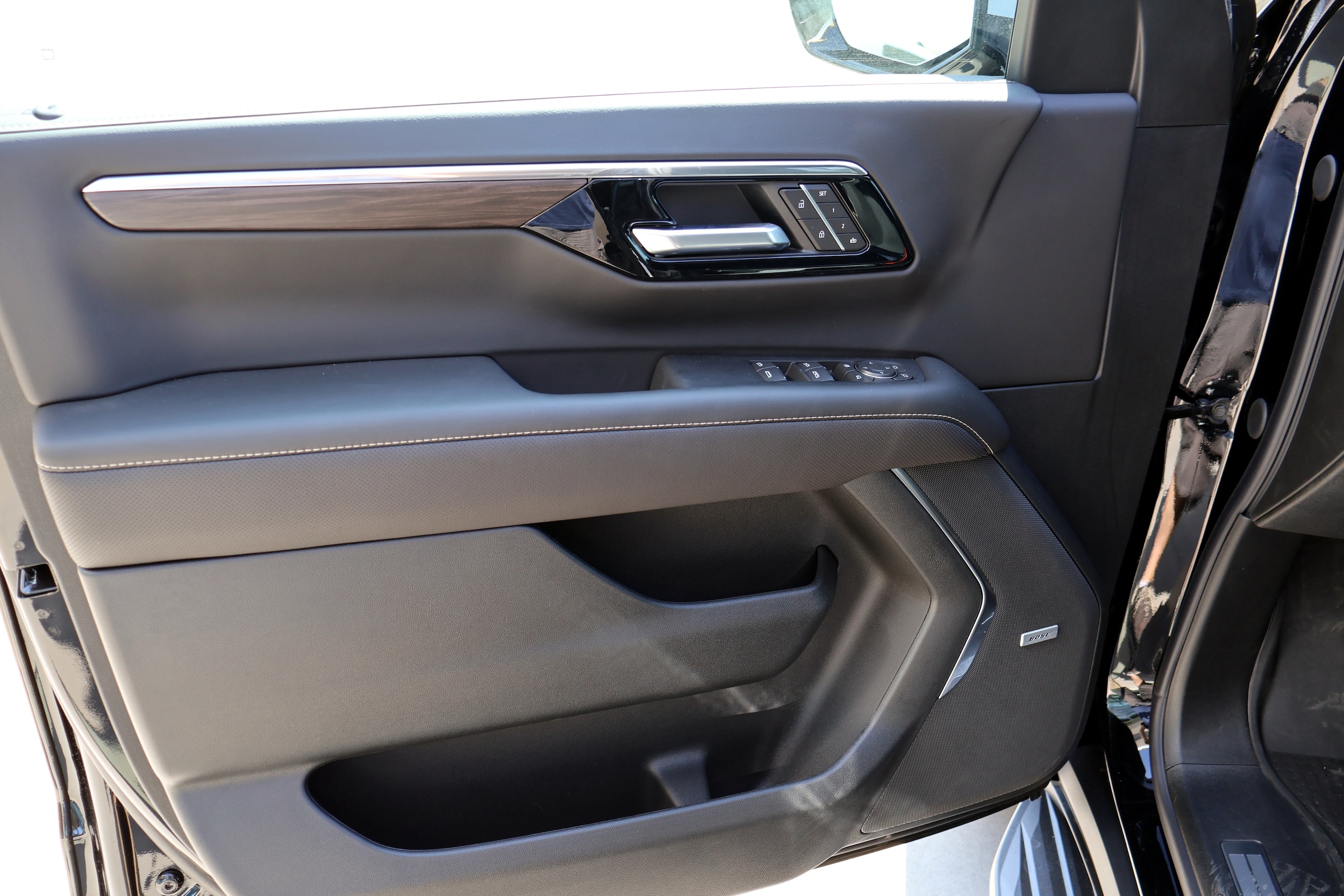 2026 Chevrolet Suburban Premier - Photo 10