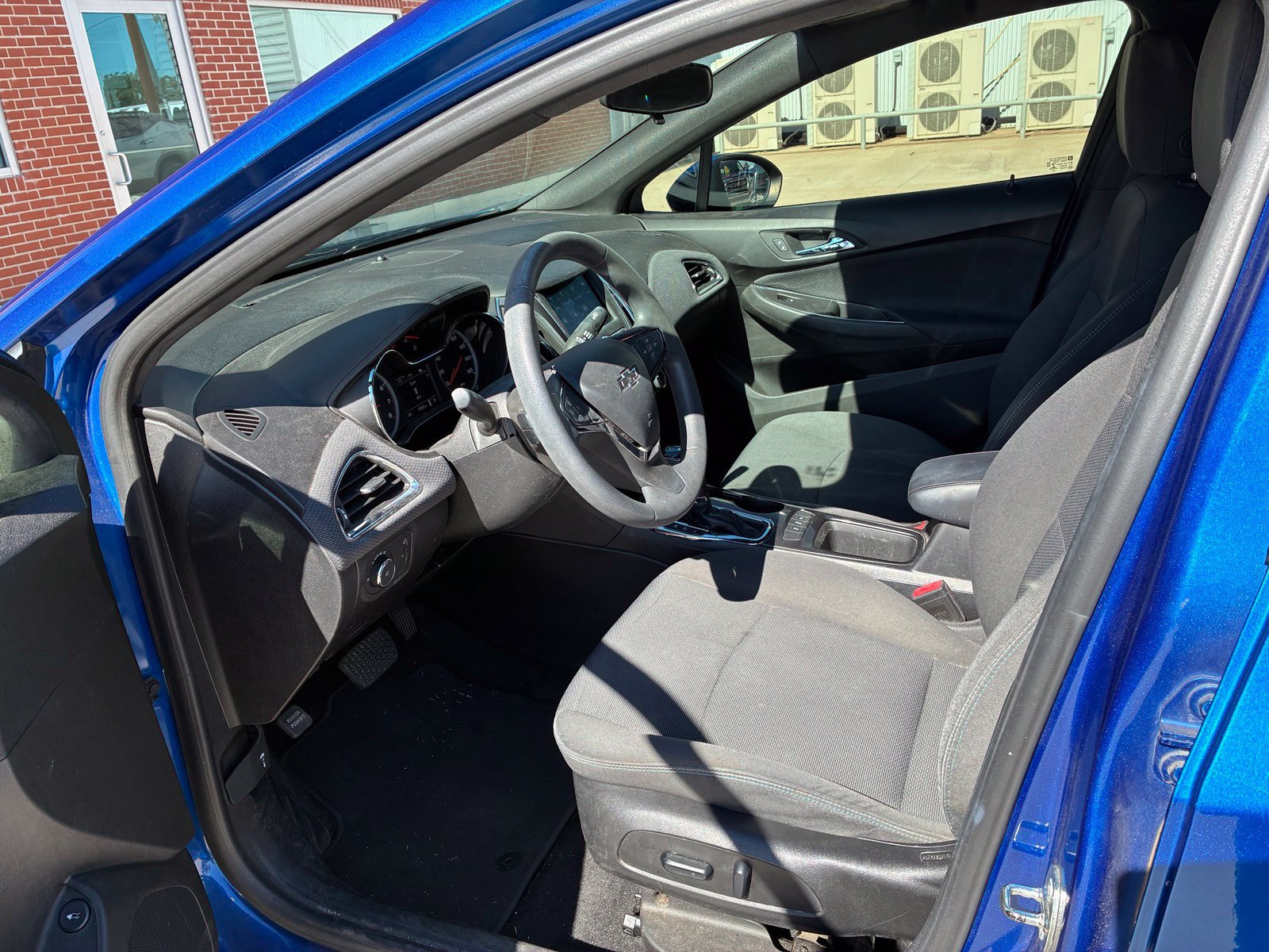 Used 2019 Chevrolet Cruze LT with VIN 1G1BE5SM7K7104608 for sale in Burkburnett, TX