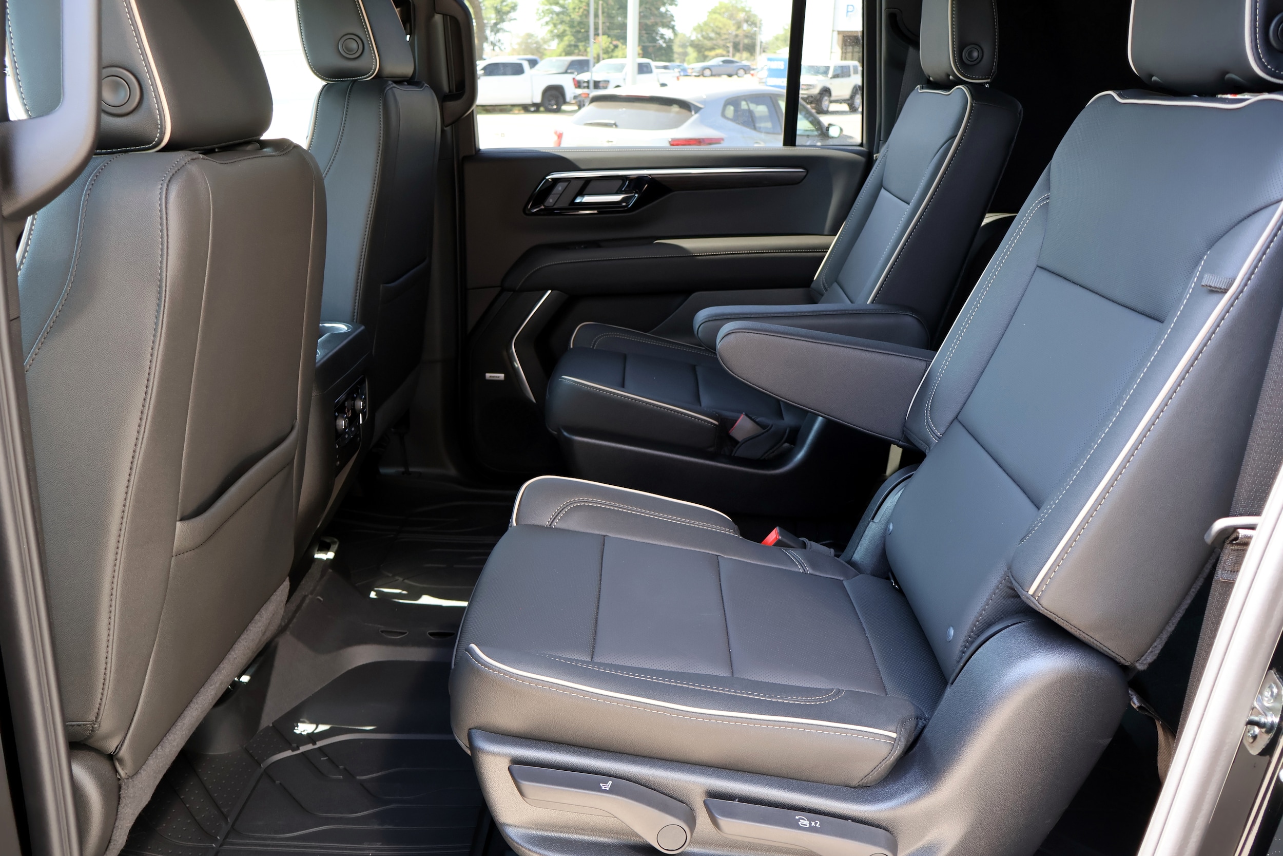 2026 Chevrolet Suburban Premier - Photo 8