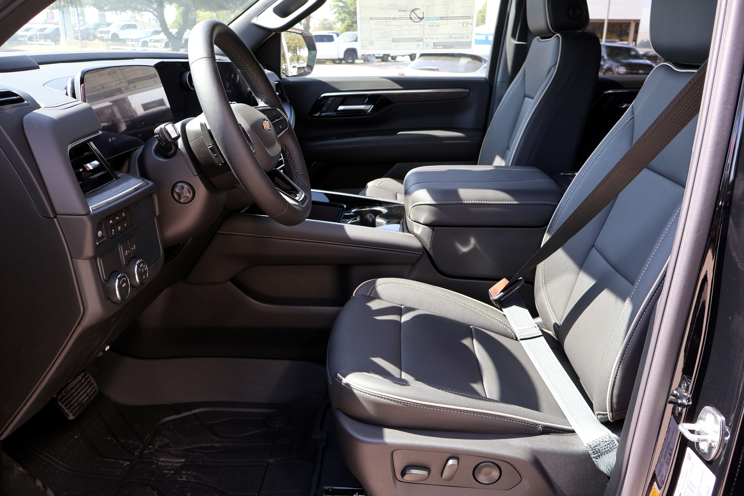 2026 Chevrolet Suburban Premier - Photo 11