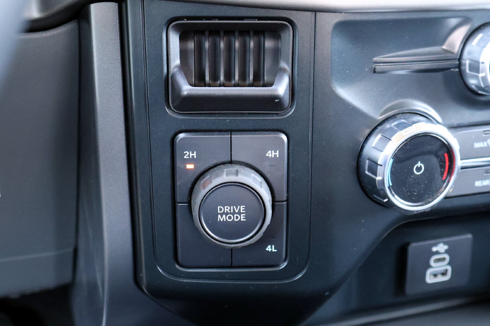 2025 Ford F-150 XLT - Photo 21