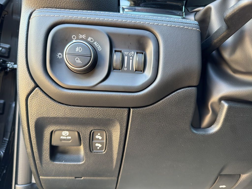 2026 RAM 1500 Limited - Photo 32