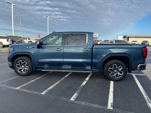 2024 GMC Sierra 1500 SLT - Photo 4