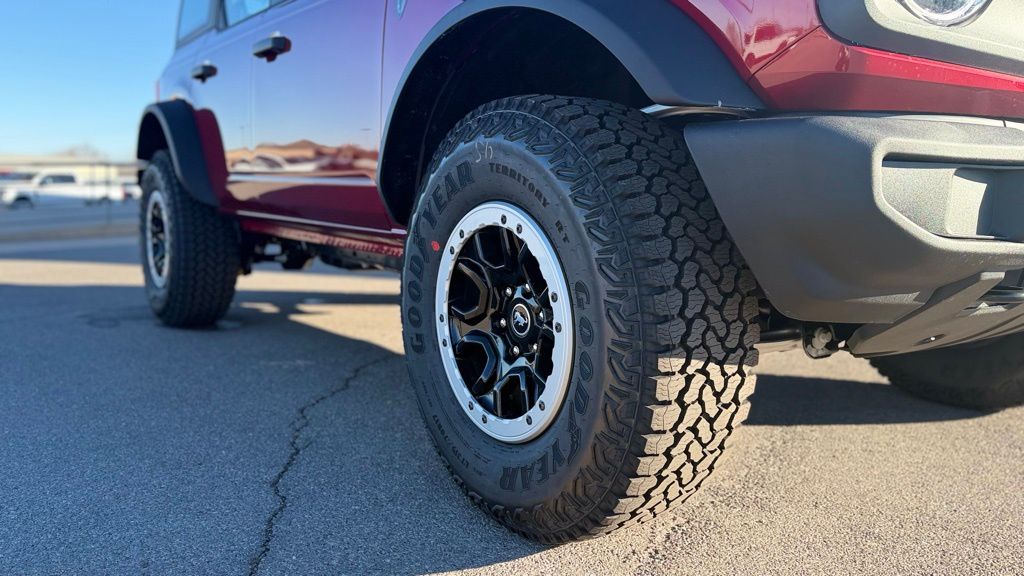 2025 Ford Bronco 4-Door Base - Photo 2