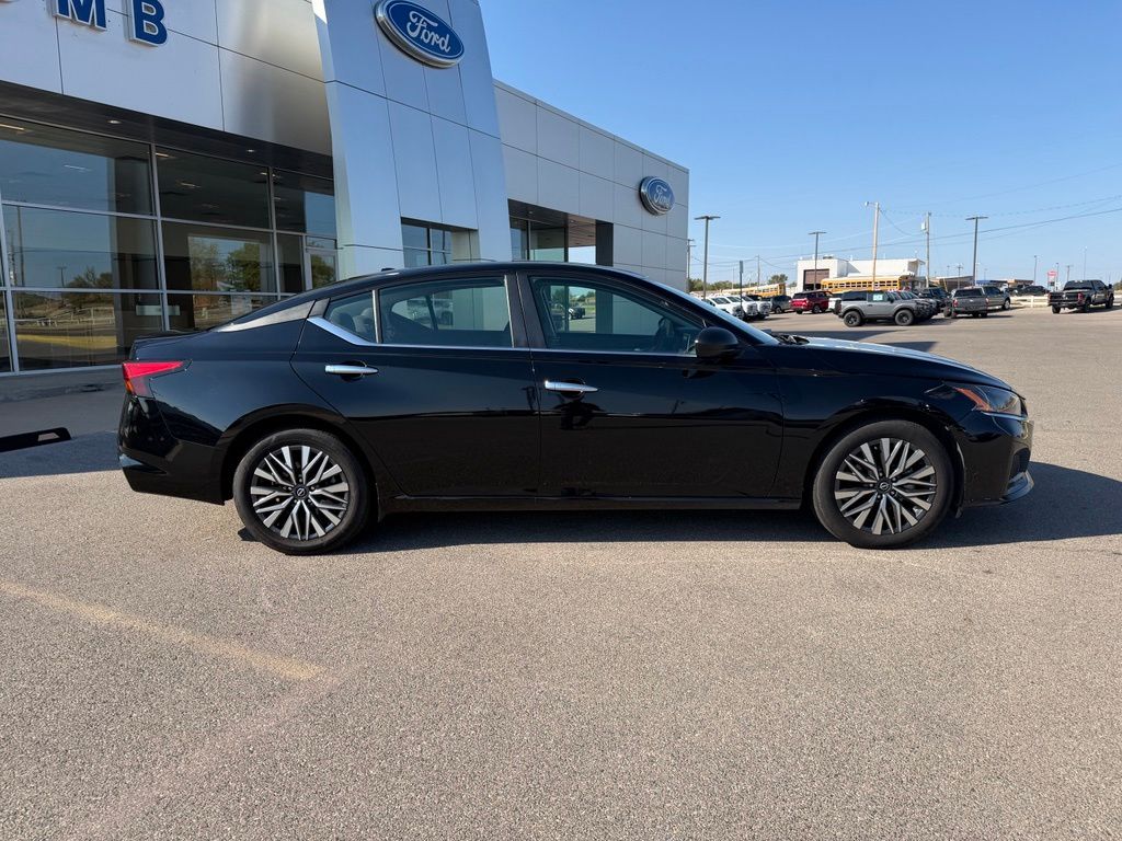 Used 2025 Nissan Altima SV Sedan