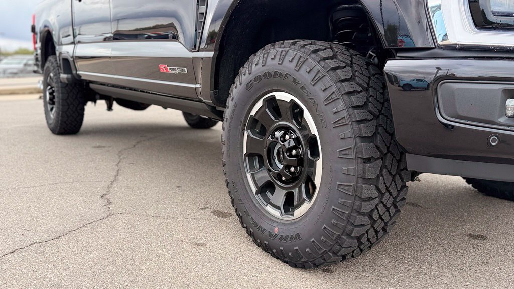 New 2027 Ford F-250SD Platinum Truck