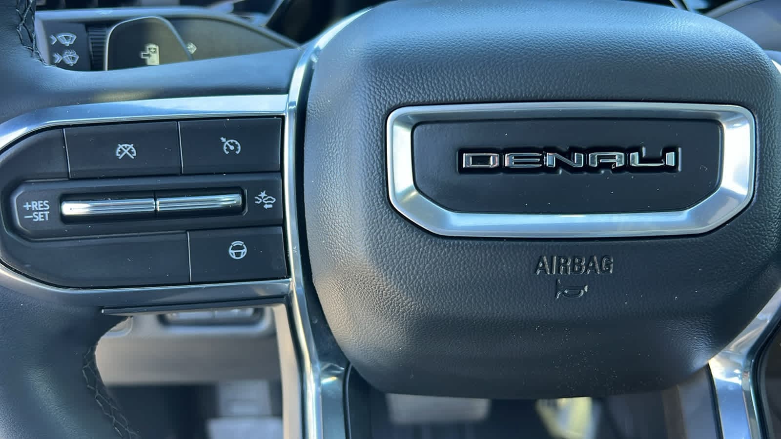 2024 GMC Sierra EV Denali - Photo 18