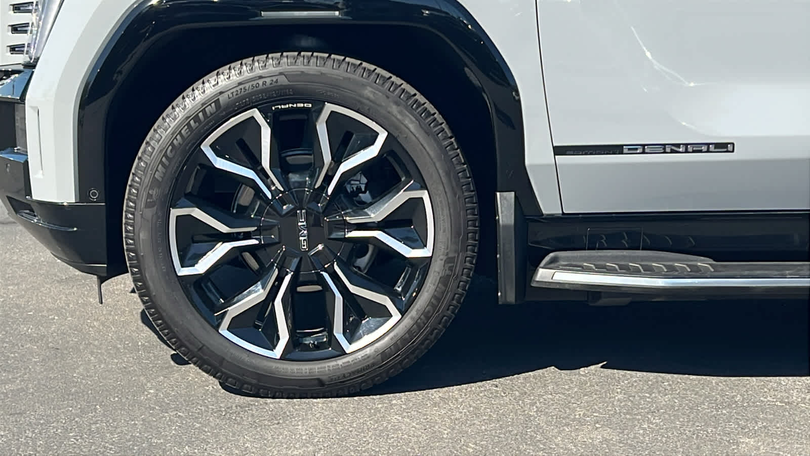 2024 GMC Sierra EV Denali - Photo 9