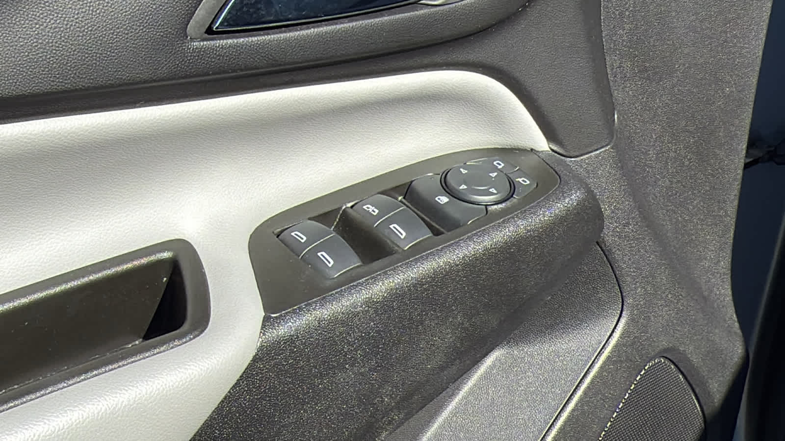 2023 Chevrolet Equinox LS - Photo 22