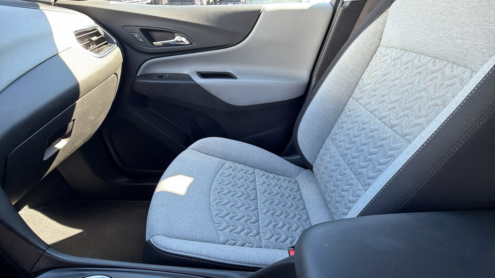 2023 Chevrolet Equinox LS - Photo 12