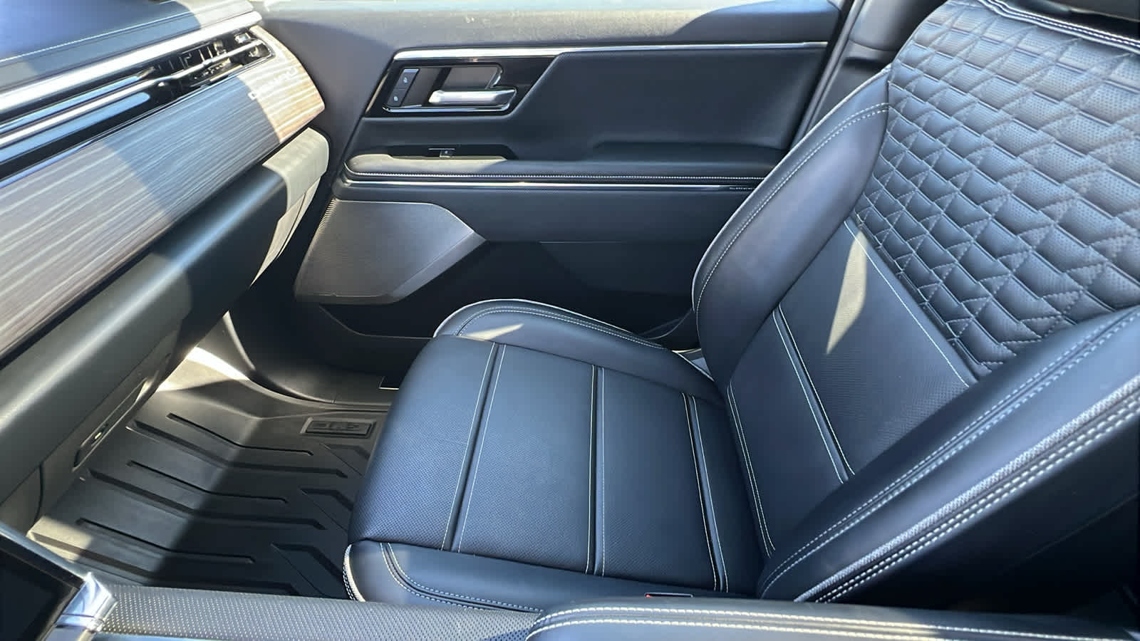2024 GMC Sierra EV Denali - Photo 12