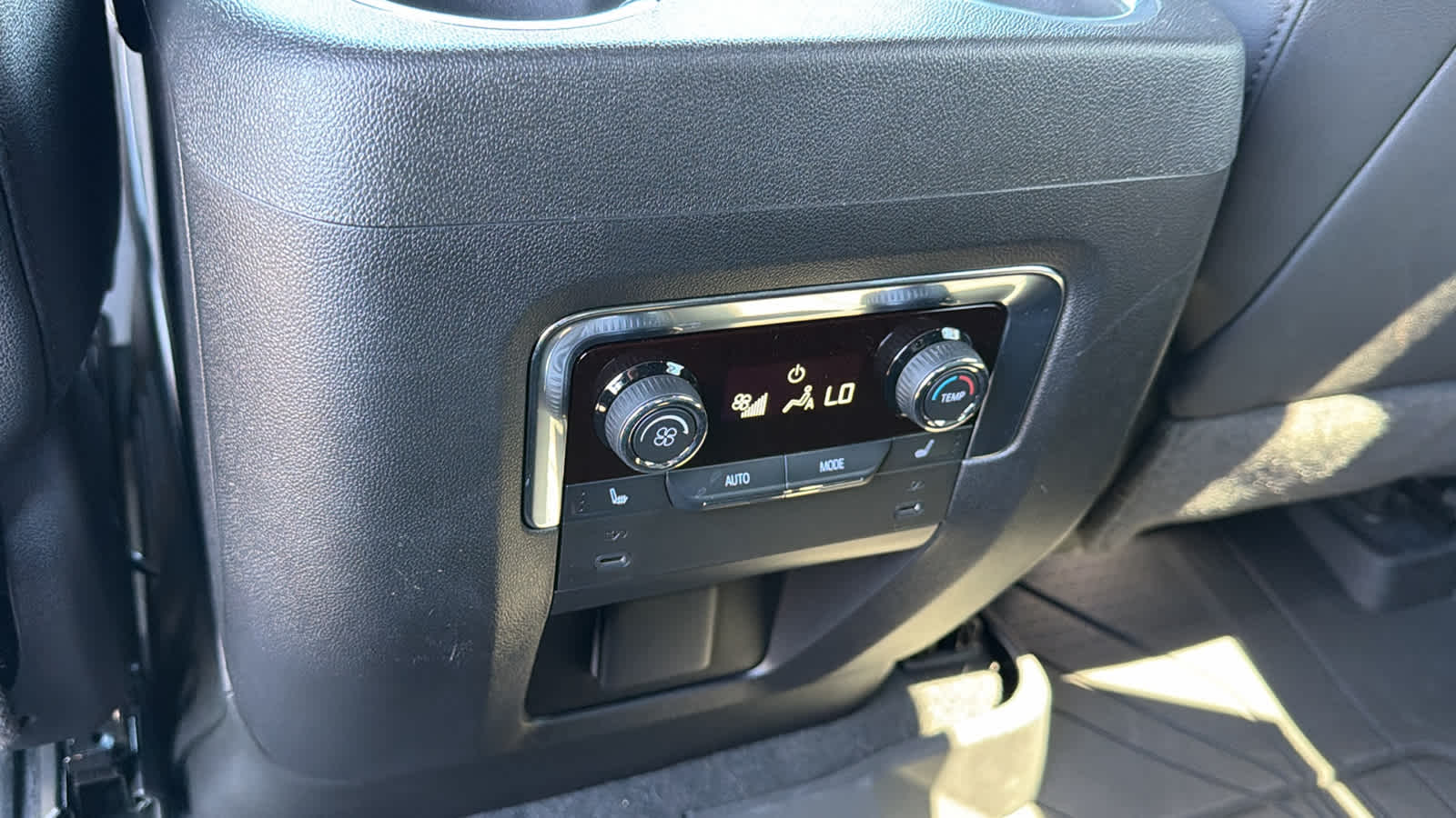 2026 Chevrolet Tahoe Premier - Photo 25
