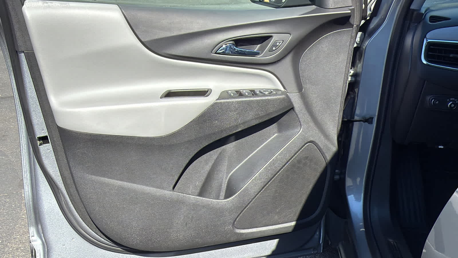 2023 Chevrolet Equinox LS - Photo 23