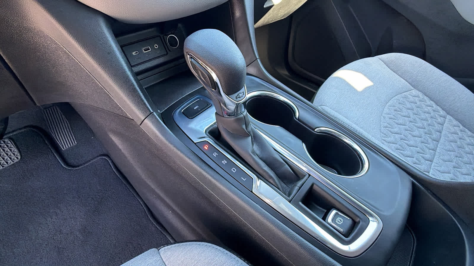 2023 Chevrolet Equinox LS - Photo 13