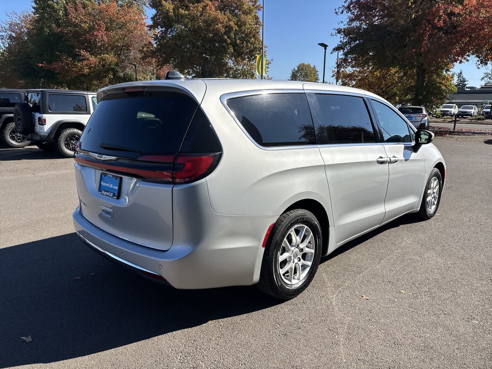Used 2023 Chrysler Pacifica Touring L Van Passenger Van