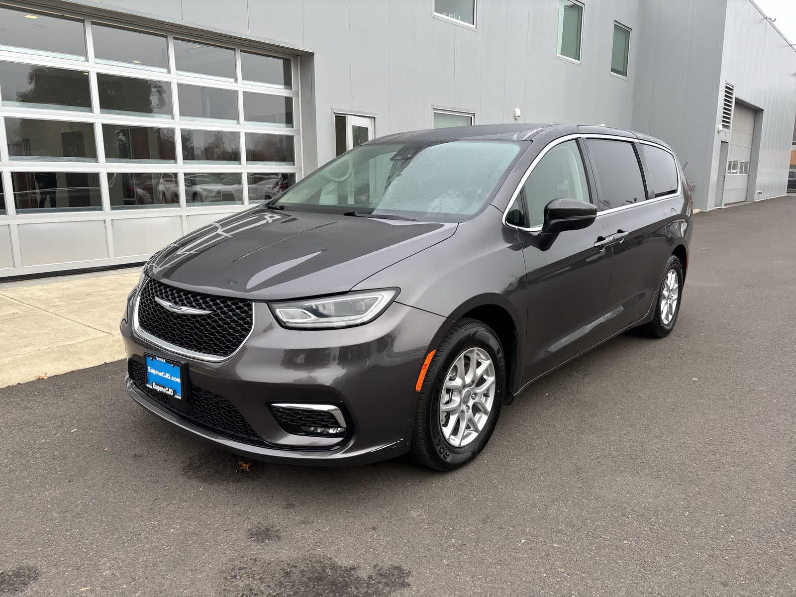 Used 2023 Chrysler Pacifica Touring L Van Passenger Van