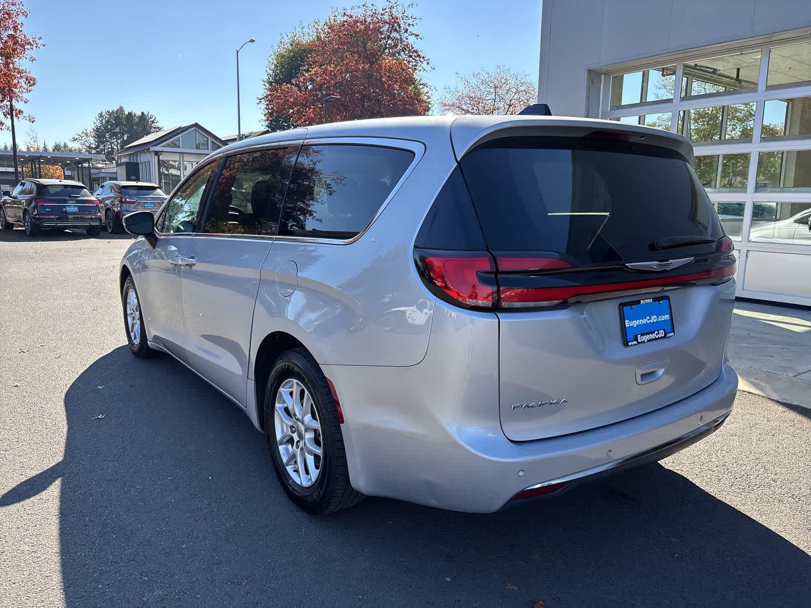 Used 2023 Chrysler Pacifica Touring L Van Passenger Van