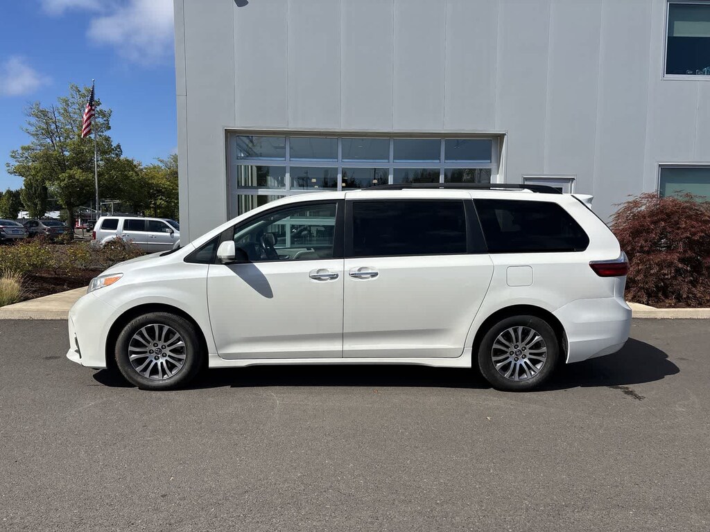 Used 2020 Toyota Sienna XLE 7 Passenger Auto Access Seat Van