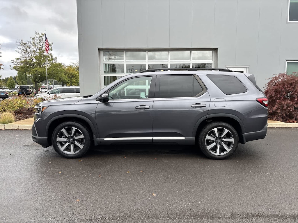 Used 2025 Honda Pilot Touring SUV