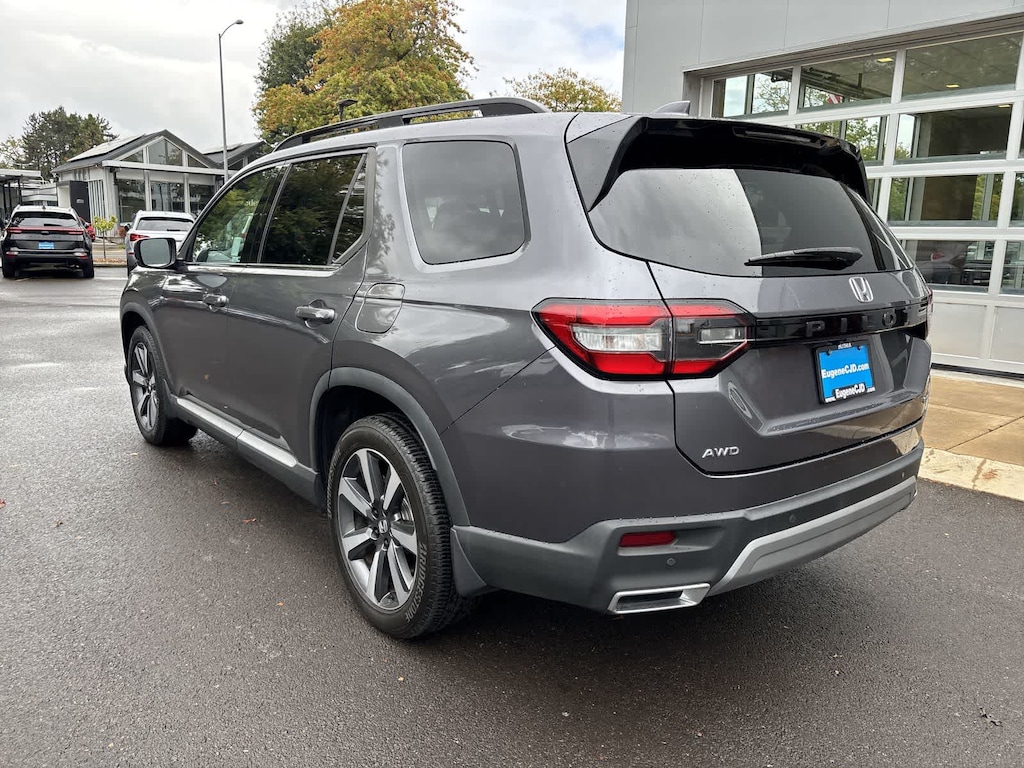 Used 2025 Honda Pilot Touring SUV