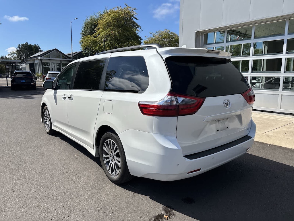 Used 2020 Toyota Sienna XLE 7 Passenger Auto Access Seat Van
