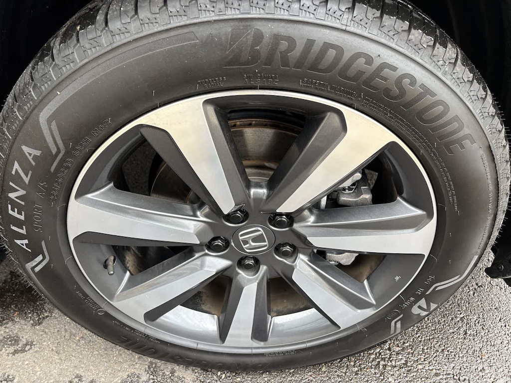 Used 2025 Honda Pilot Touring SUV