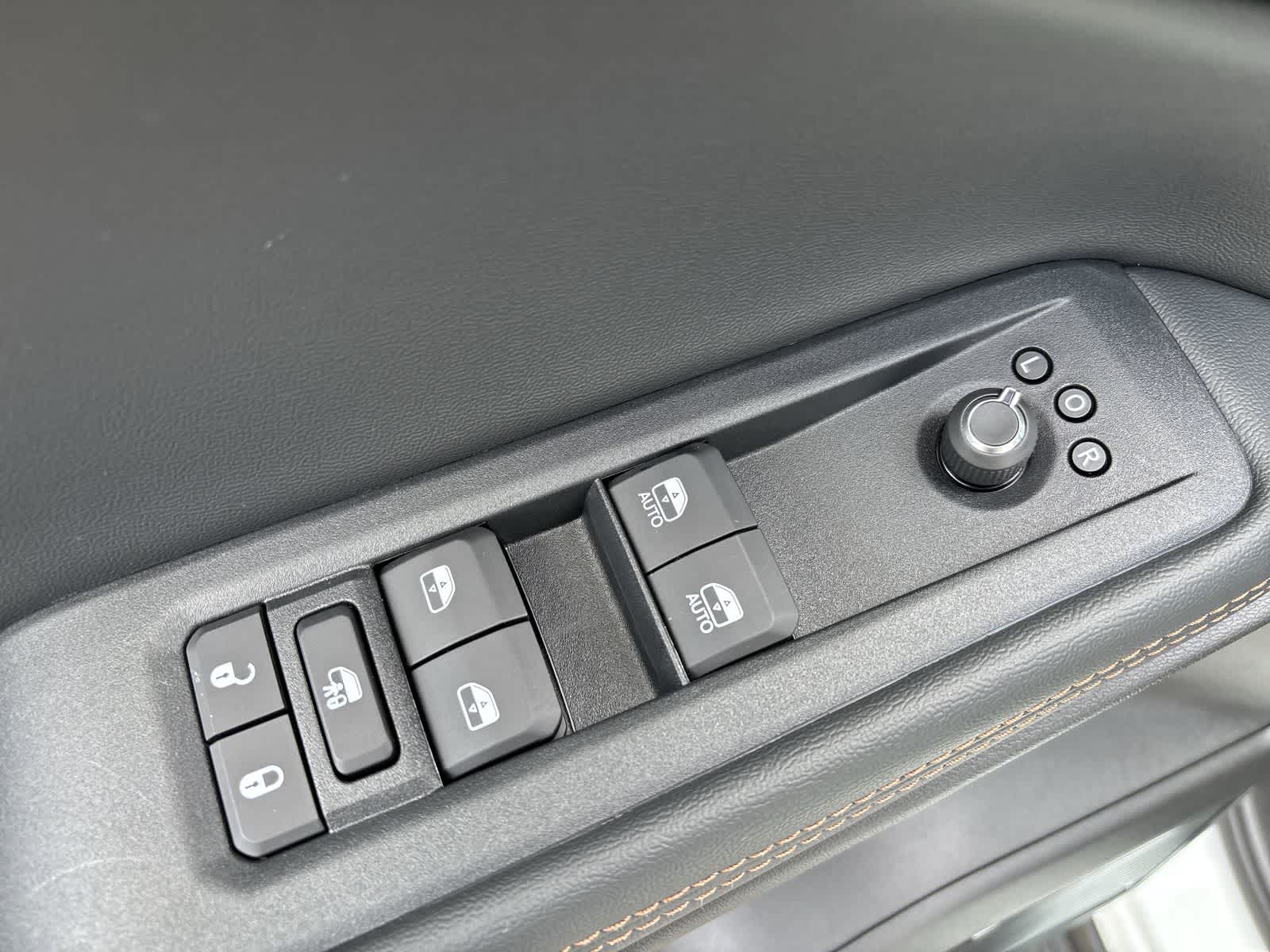 2026 Jeep Cherokee Overland - Photo 9
