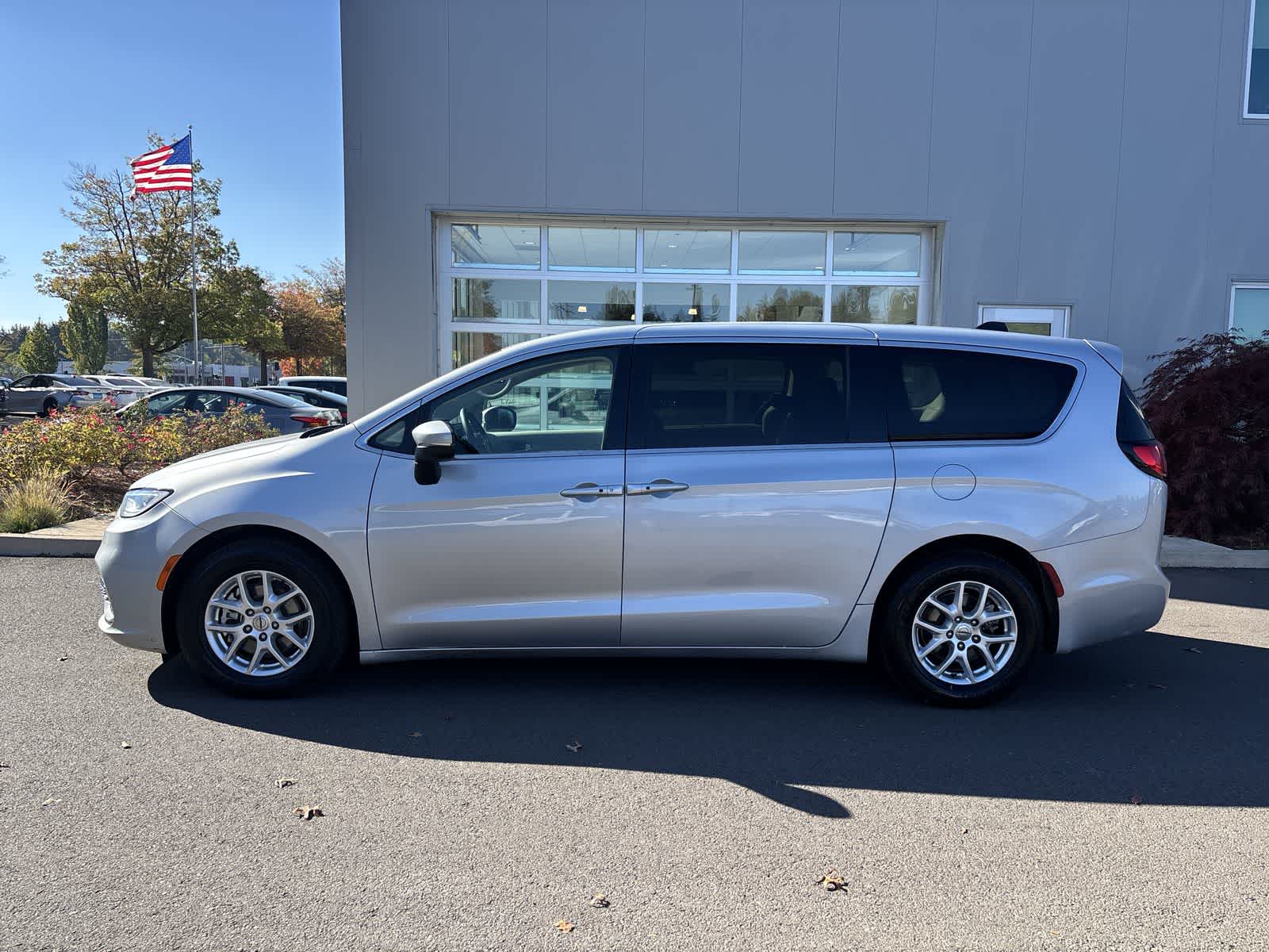 Used 2023 Chrysler Pacifica Touring L Van Passenger Van