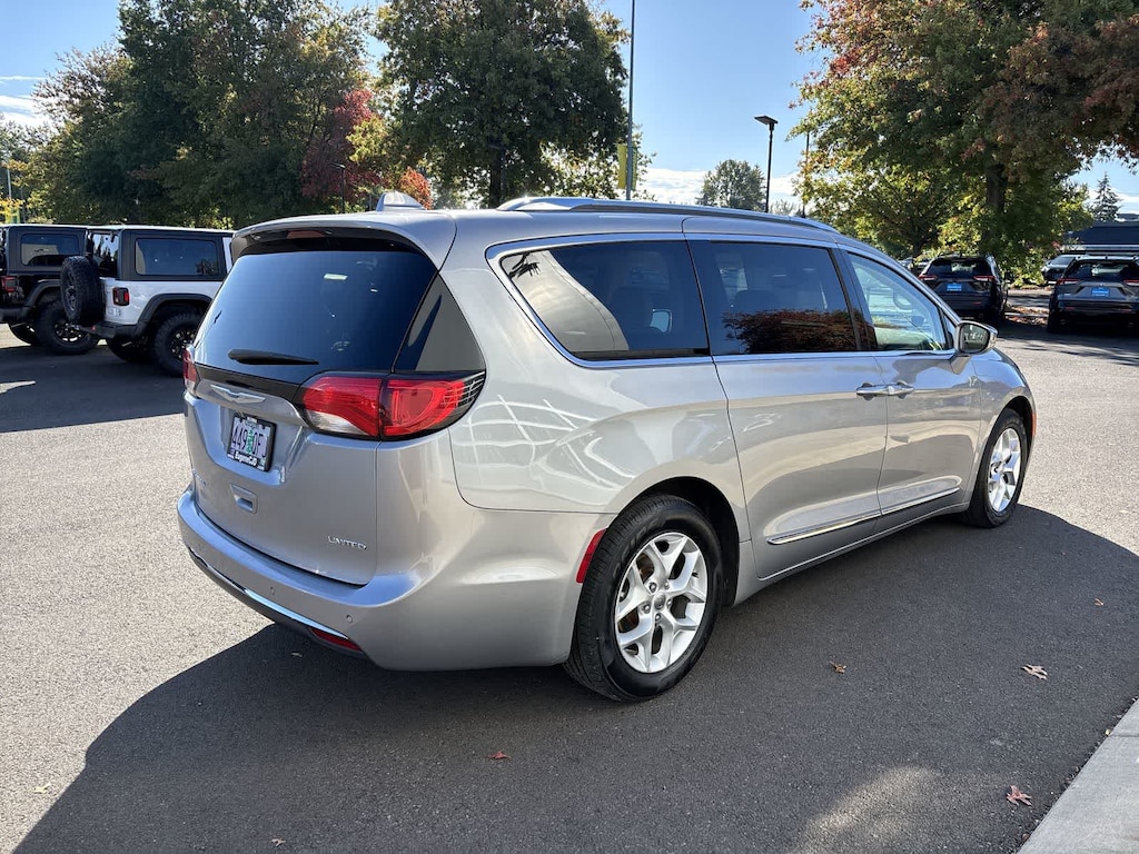 Used 2020 Chrysler Pacifica Limited Van Passenger Van