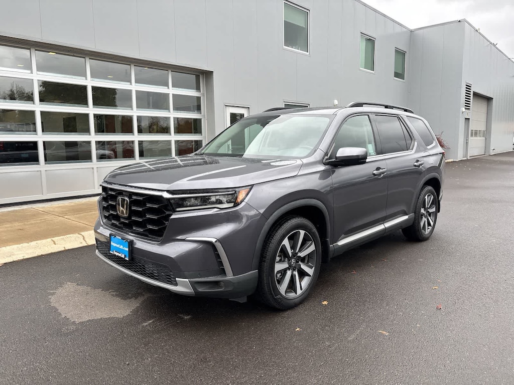 Used 2025 Honda Pilot Touring SUV