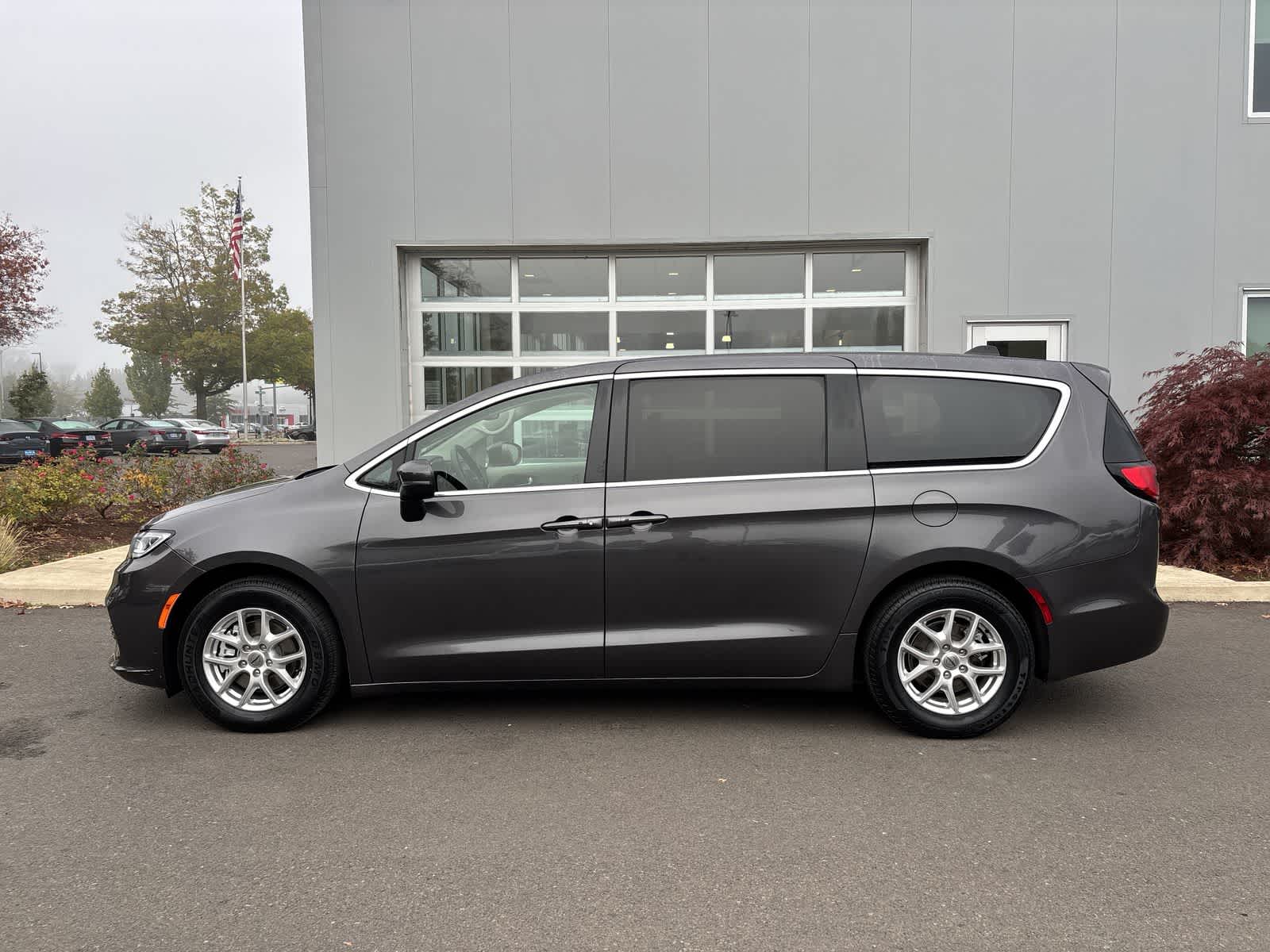 Used 2023 Chrysler Pacifica Touring L Van Passenger Van