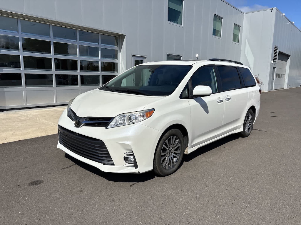 Used 2020 Toyota Sienna XLE 7 Passenger Auto Access Seat Van