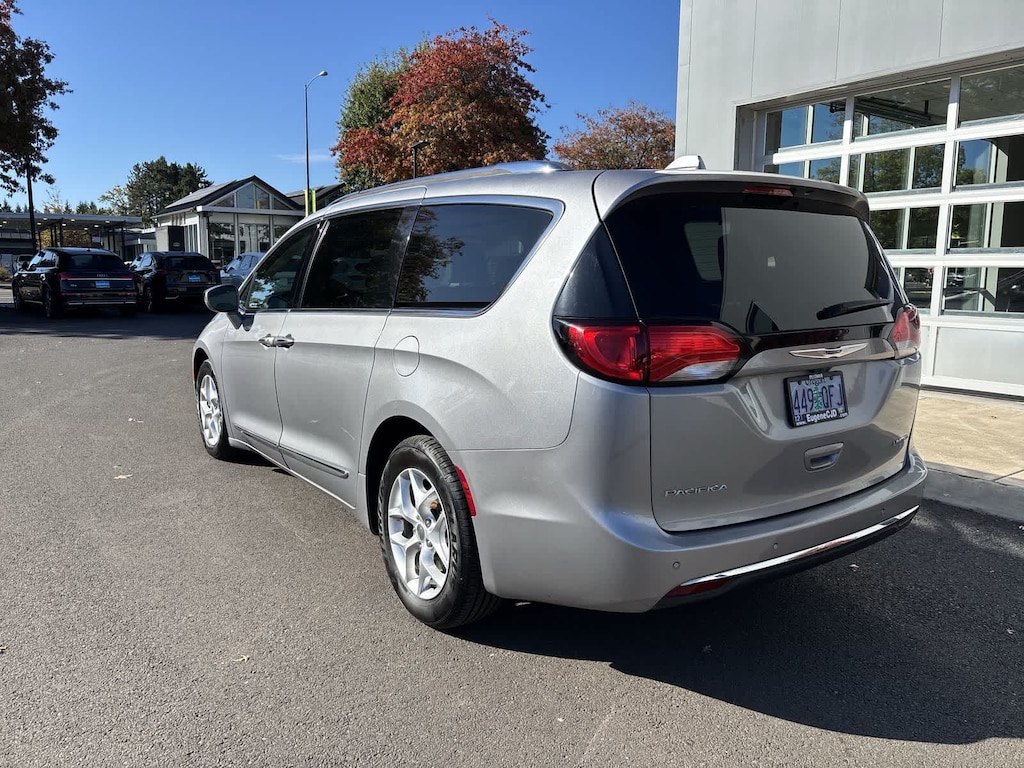 Used 2020 Chrysler Pacifica Limited Van Passenger Van
