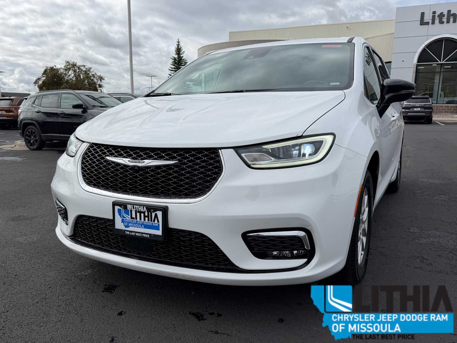2026 Chrysler Pacifica Select
