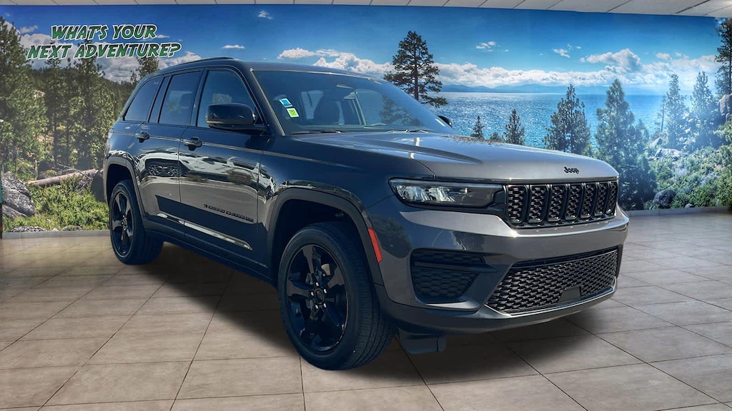 Used 2023 Jeep Grand Cherokee Altitude SUV
