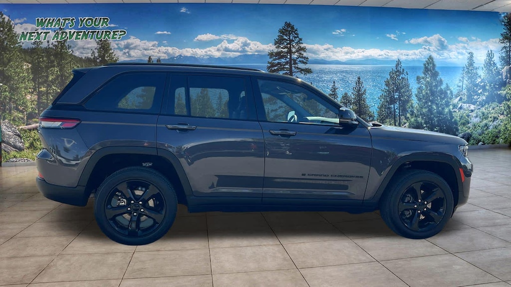 Used 2023 Jeep Grand Cherokee Altitude SUV
