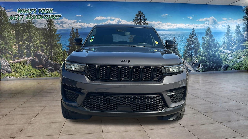 Used 2023 Jeep Grand Cherokee Altitude SUV