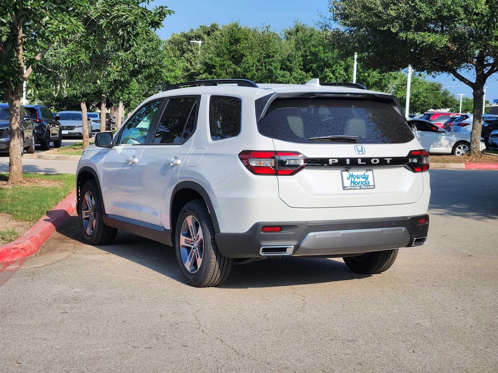 2026 Honda Pilot EX-L SUV, photo 4